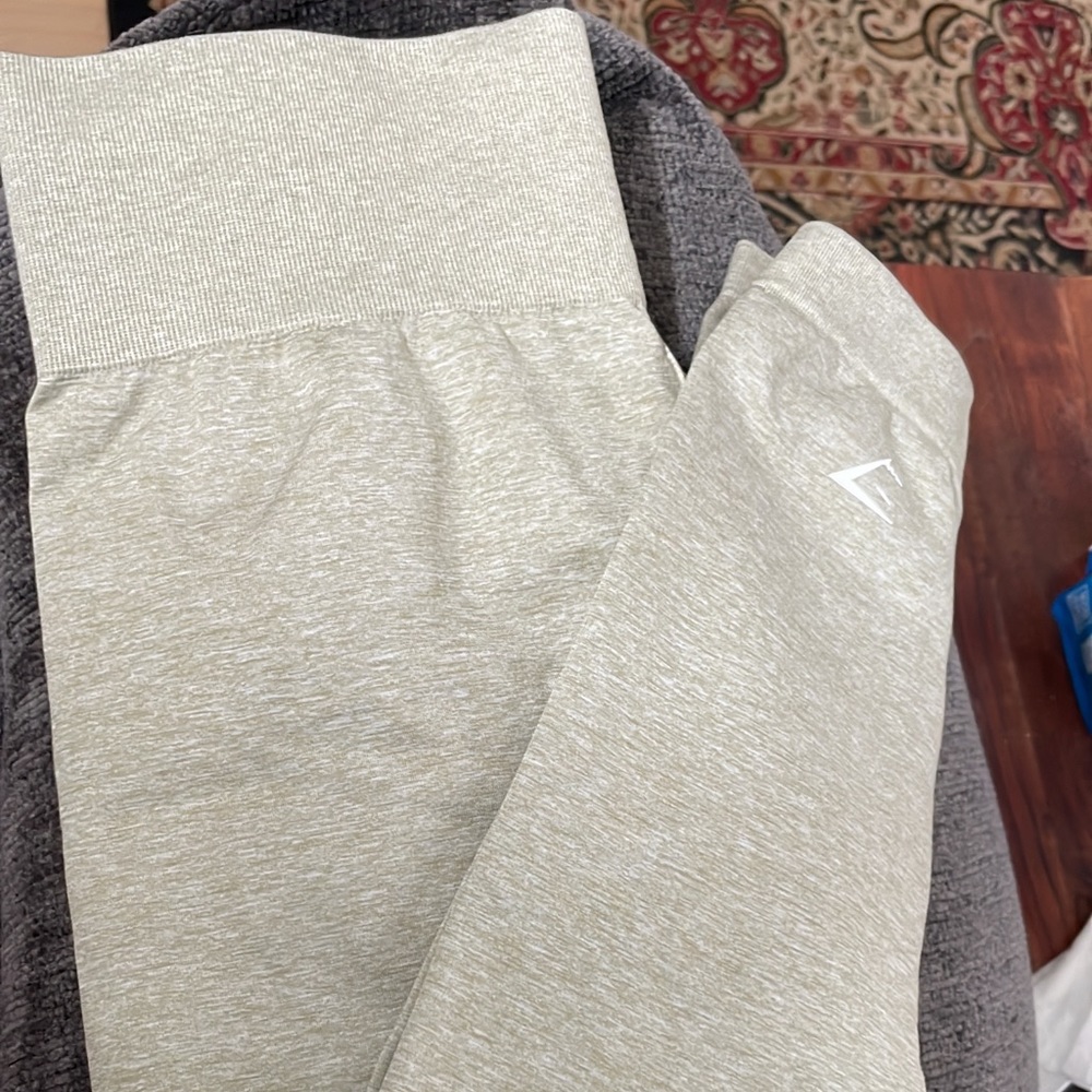 Beige gym shark leggings